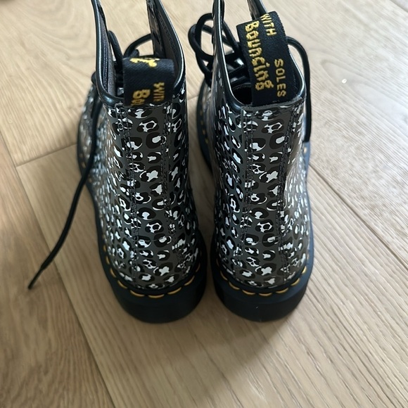 Doc Martens 1460 Lace-Up Boot
GREY LEOPARD, Size 5UK (7 Women New) - Picture 7 of 9